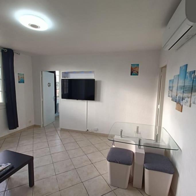 T3 Equipe Avec Petit Balcon Apartment