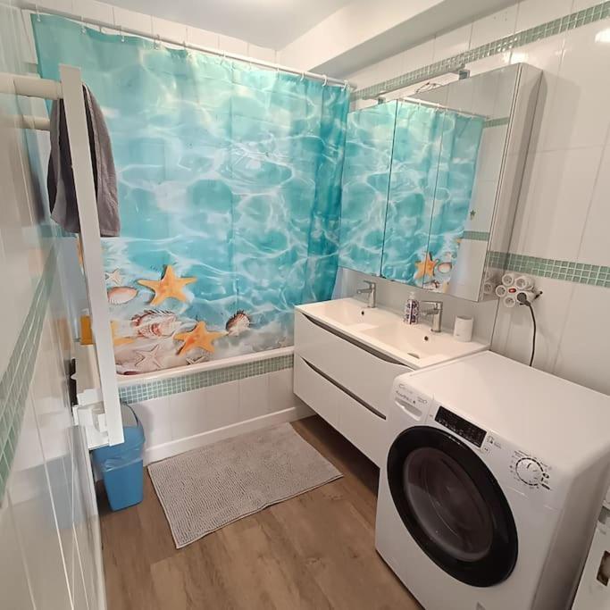 Apartment T3 Equipe Avec Petit Balcon Marseilles