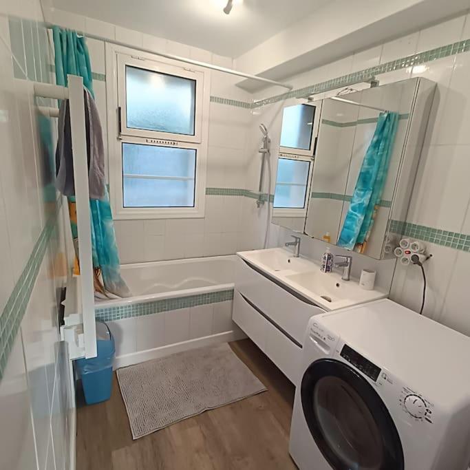 Apartment T3 Equipe Avec Petit Balcon Marseille